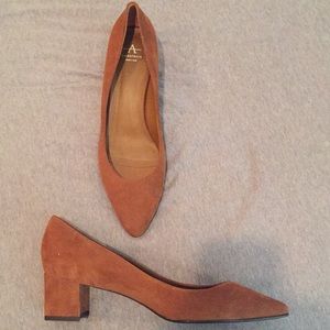 Aquatalia Caramel block heel Sz. 10.5